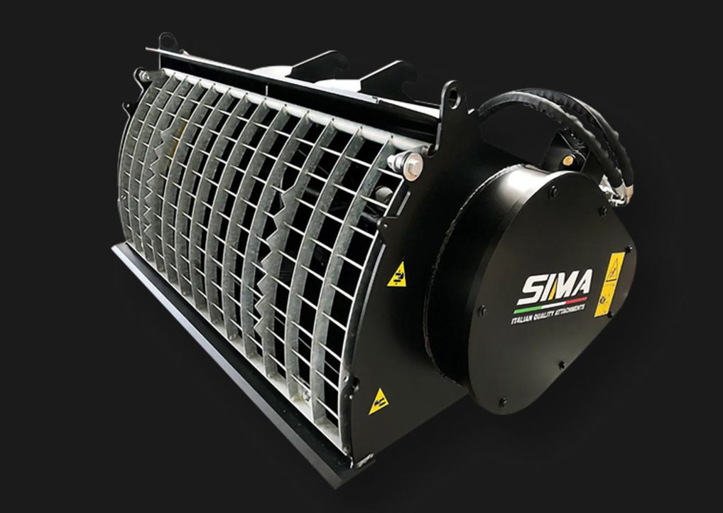 Seitenansicht von dem SIMA SIMA S30 mit Schutzgitter und Baggeradapter vor schwarzem Hintergrund