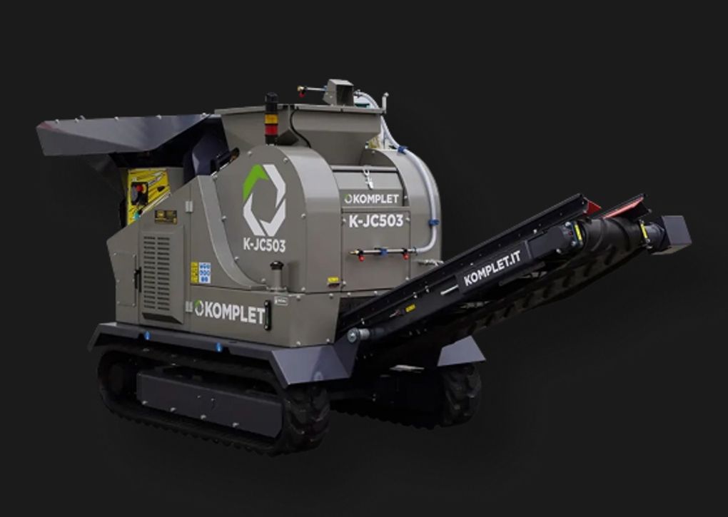 Komplet K JC503 Backenbrecher freigestellt auf schwarzem Hintergrund