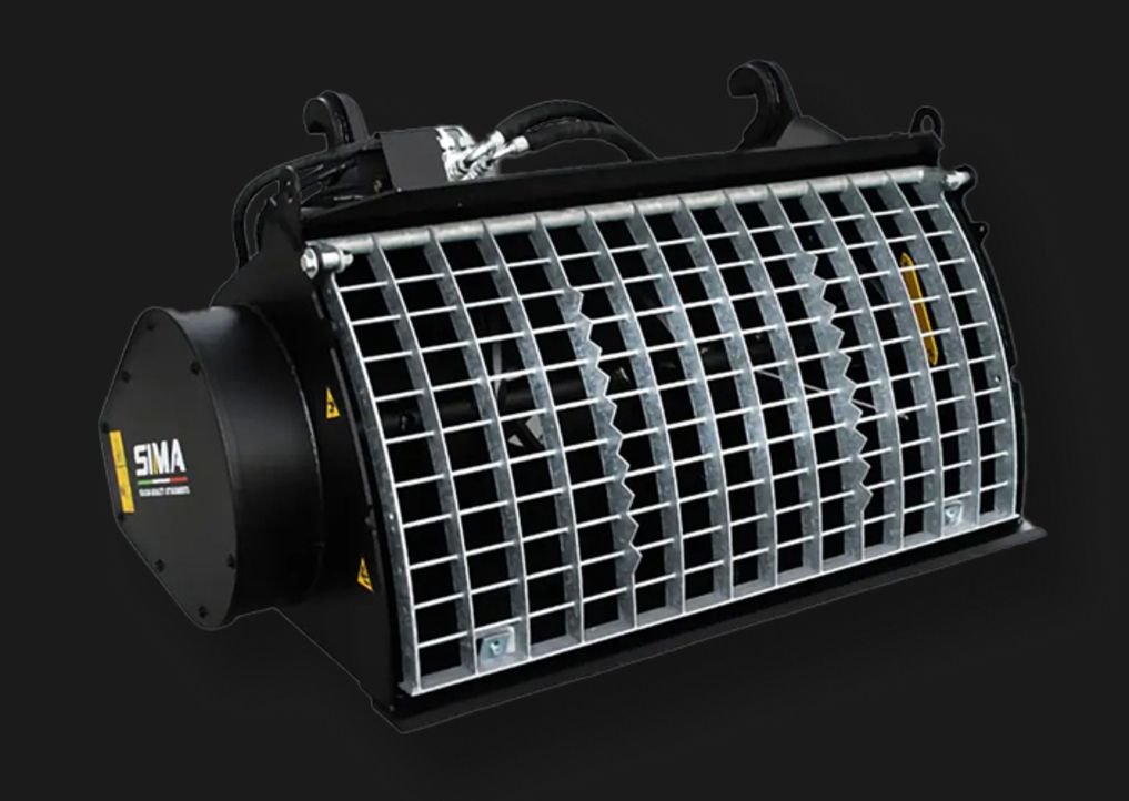 Frontalansicht vom SIMA S40 mit Schutzgitter und Baggeradapter vor schwarzem Hintergrund
