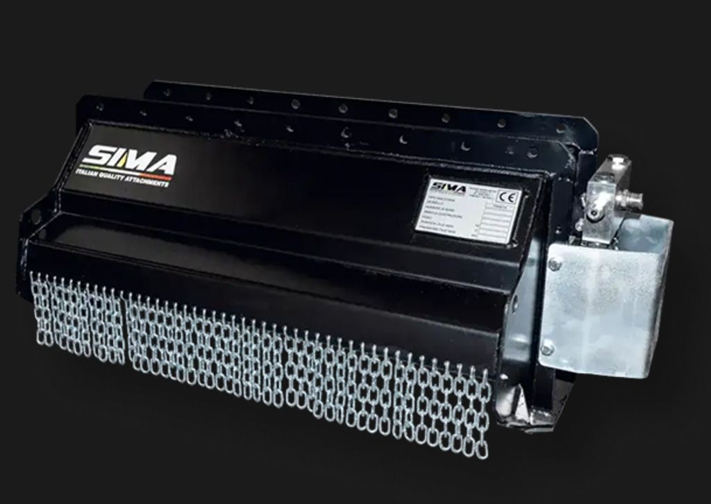 SIMA Mulcher Anbaugerät mit Kettenvorhang freigestellt