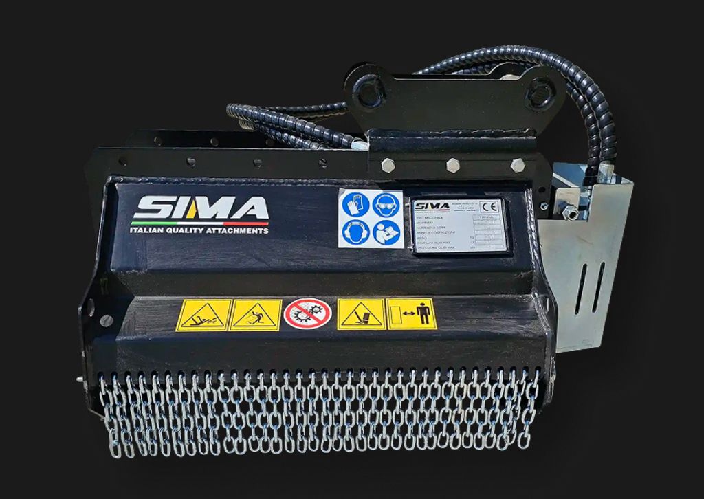 SIMA Mulcher Anbaugerät mit Kettenvorhang freigestellt