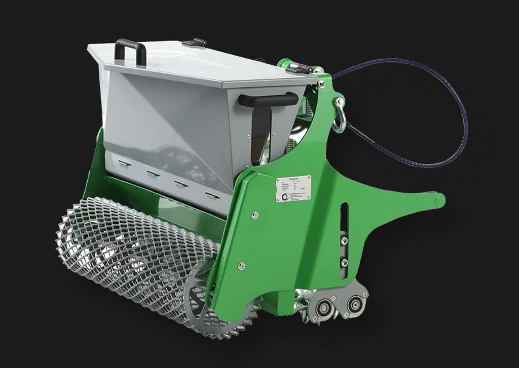 Streuwagen Modul mit Gitterwalze für Rasenpflege